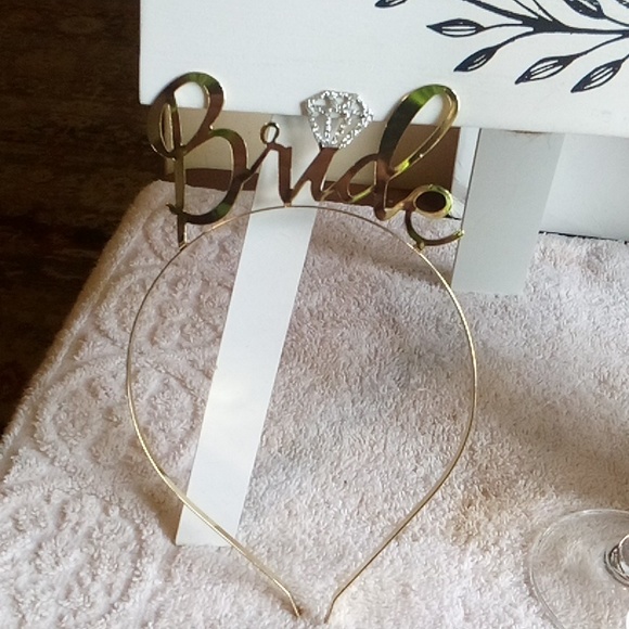 Wedding bundle: 16" Welcome tripod sign, bride tiara Bride Groom flutes - Picture 6 of 7